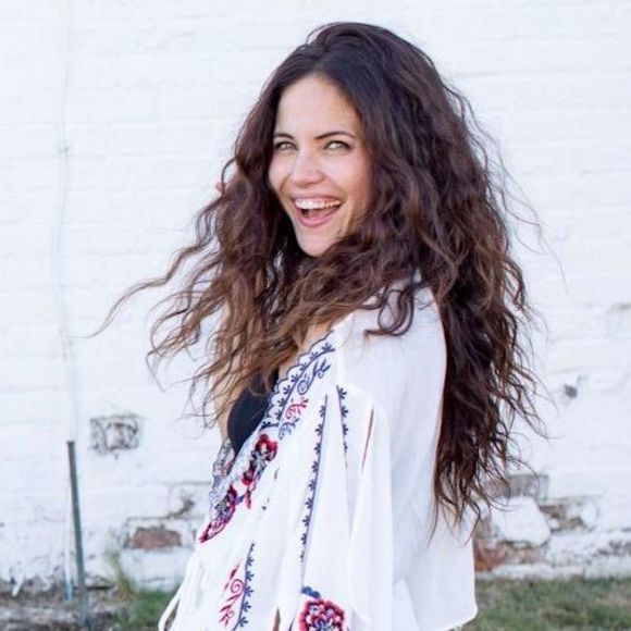 Meet your Posher, Alexandra - Picture 1 of 1